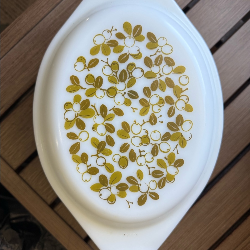 Vintage Pyrex Verde Green Oval Casserole Dish: 2.5 Quart